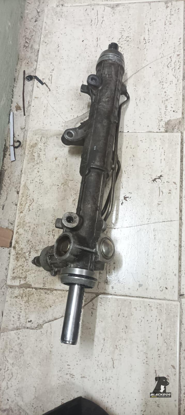 Cremallera Alfa Romeo antes de reparar, desmontada